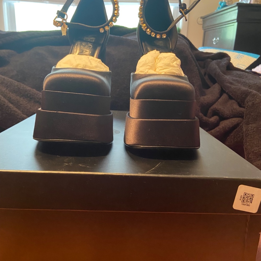 VERSACE PLATFORM PUMP - Picture 2 of 11